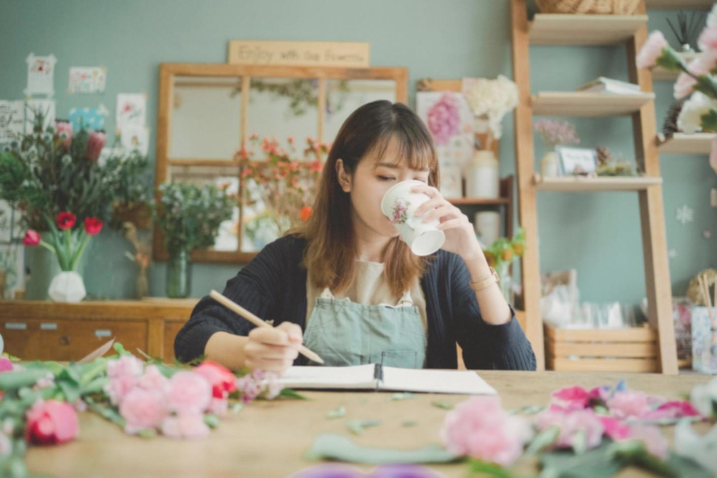 Atelier de dessin avec matériel professionnel